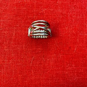 Silver tone ring with stretch band